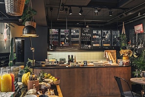 Petit déjeuner continental servi tous les jours en supplément