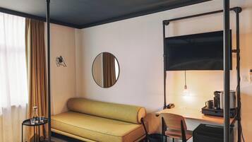 Phòng đôi | Bộ đồ giường cao cấp, két bảo mật tại phòng, bàn, màn/rèm cản sáng