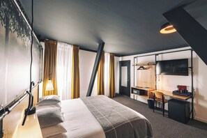 Double Room | Premium bedding, in-room safe, desk, blackout drapes