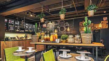 Daily continental breakfast (EUR 15 per person)