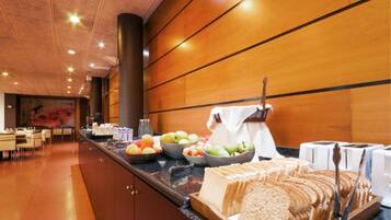 Colazione continentale, servita tutte le mattine (6.00 EUR a persona)