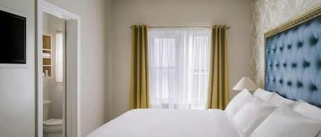 Deluxe Room, 1 King Bed