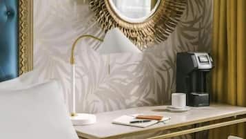 Deluxe Room, 1 King Bed | Premium bedding, individually furnished, laptop workspace