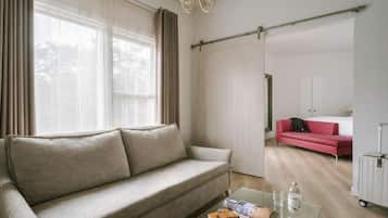 Deluxe Suite | Living area | 42-inch flat-screen TV with digital channels, TV