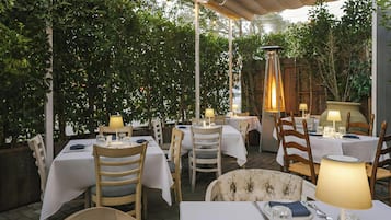 Lunch and dinner served, Italian cuisine