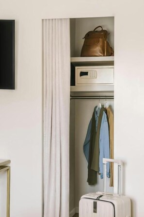 Deluxe Room | Premium bedding, individually furnished, laptop workspace