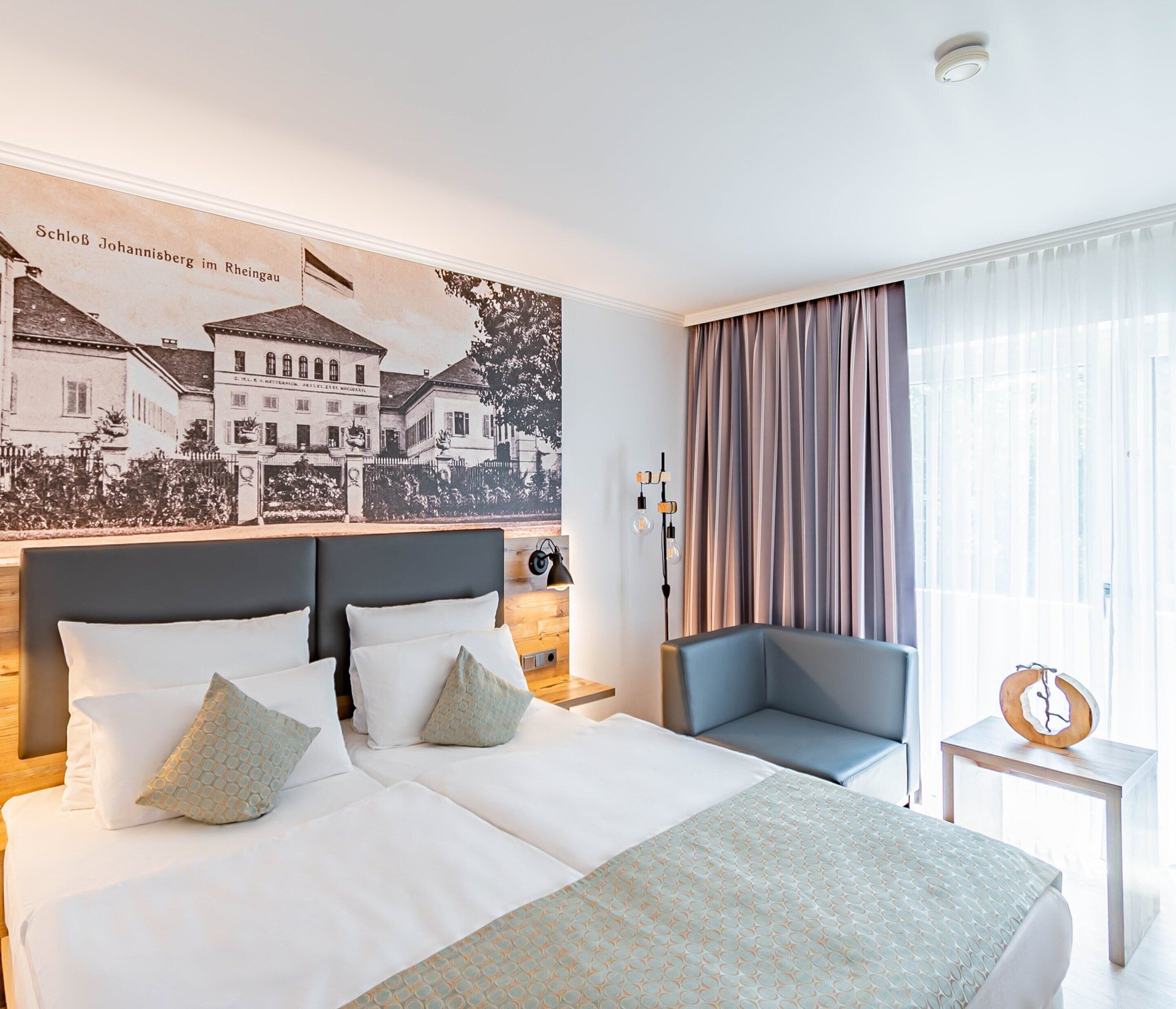 comfort double room single use, courtyard view | 1 bedroom, minibar, in-room safe, desk