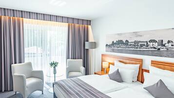 Standard dubbelrum för 1 person - utsikt mot trÀdgÄrden | 1 sovrum, minibar, vÀrdeförvaringsskÄp pÄ rummet och skrivbord