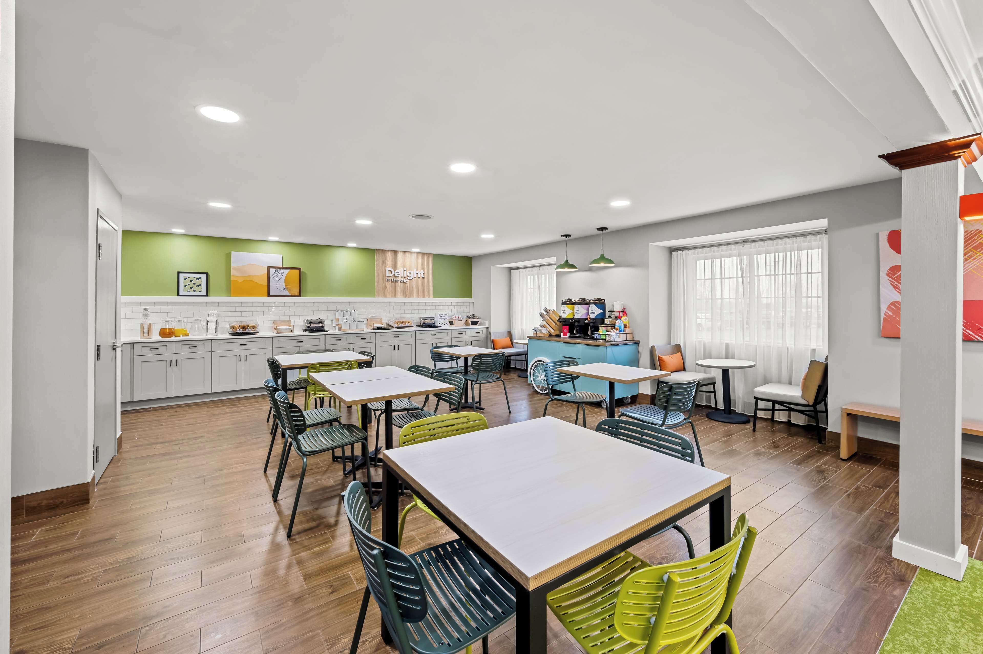 free daily continental breakfast