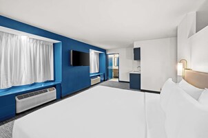 Suite, 1 King Bed | Desk, blackout drapes, iron/ironing board, free WiFi