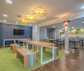 Free daily continental breakfast