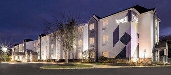 Spark by Hilton Sterling Dulles Airport