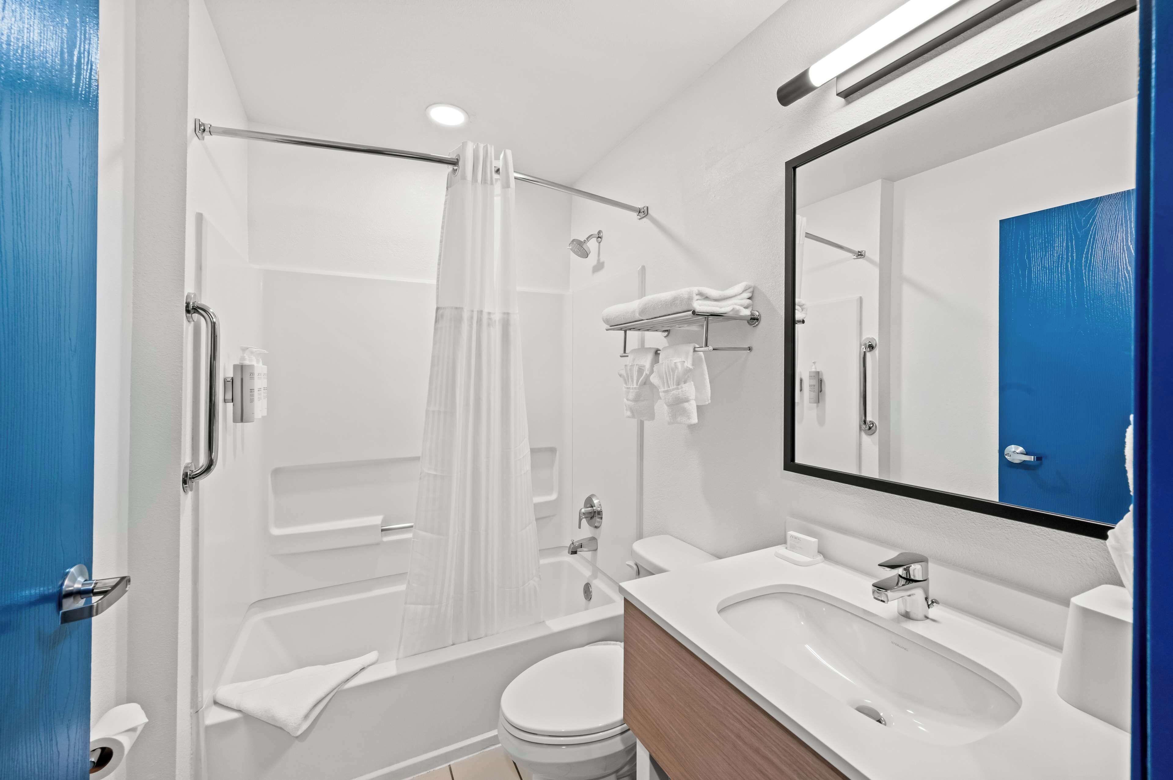 studio, 1 king bed | bathroom | free toiletries, hair dryer, towels