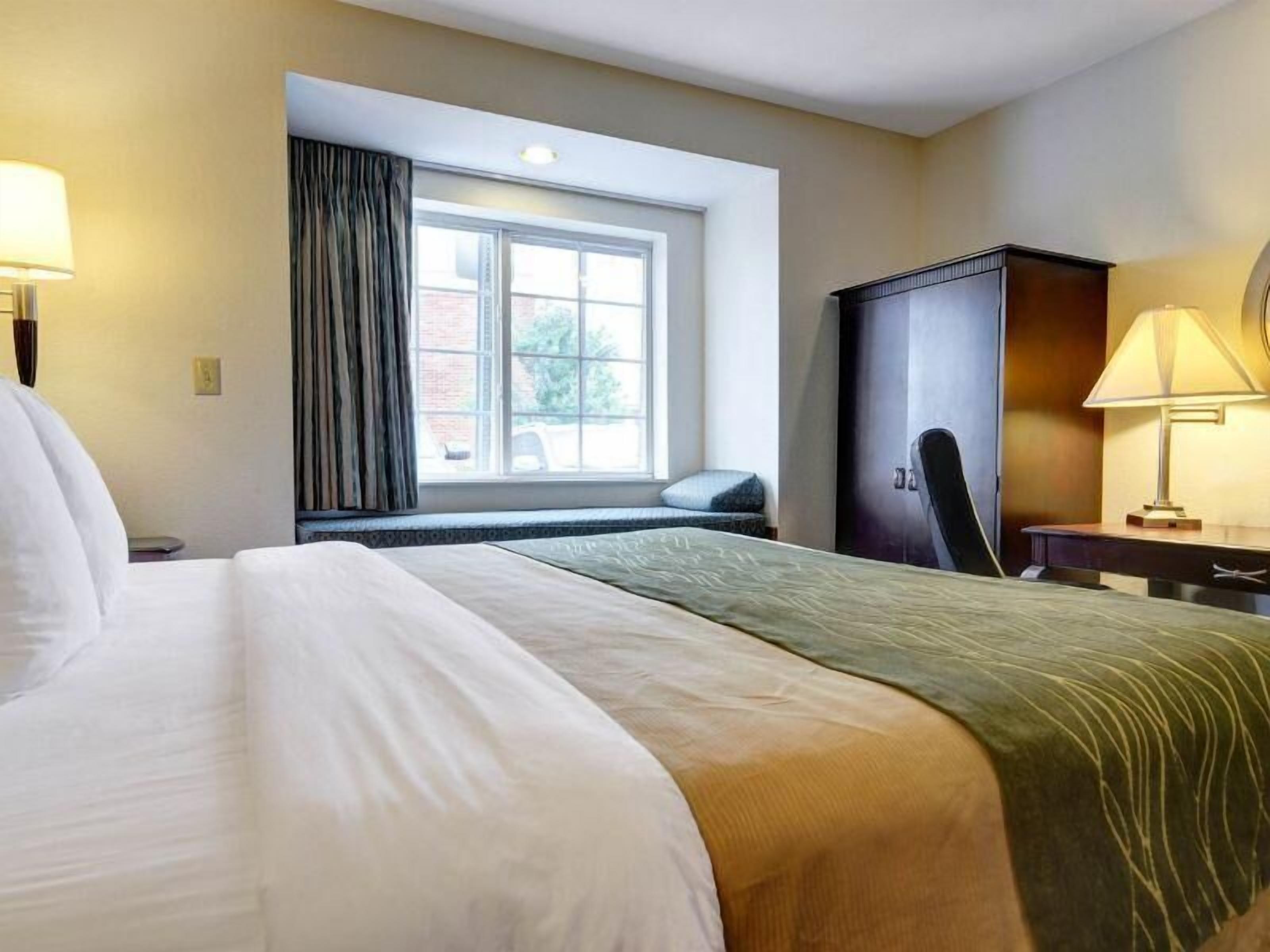 Desk, blackout drapes, iron/ironing board, free WiFi