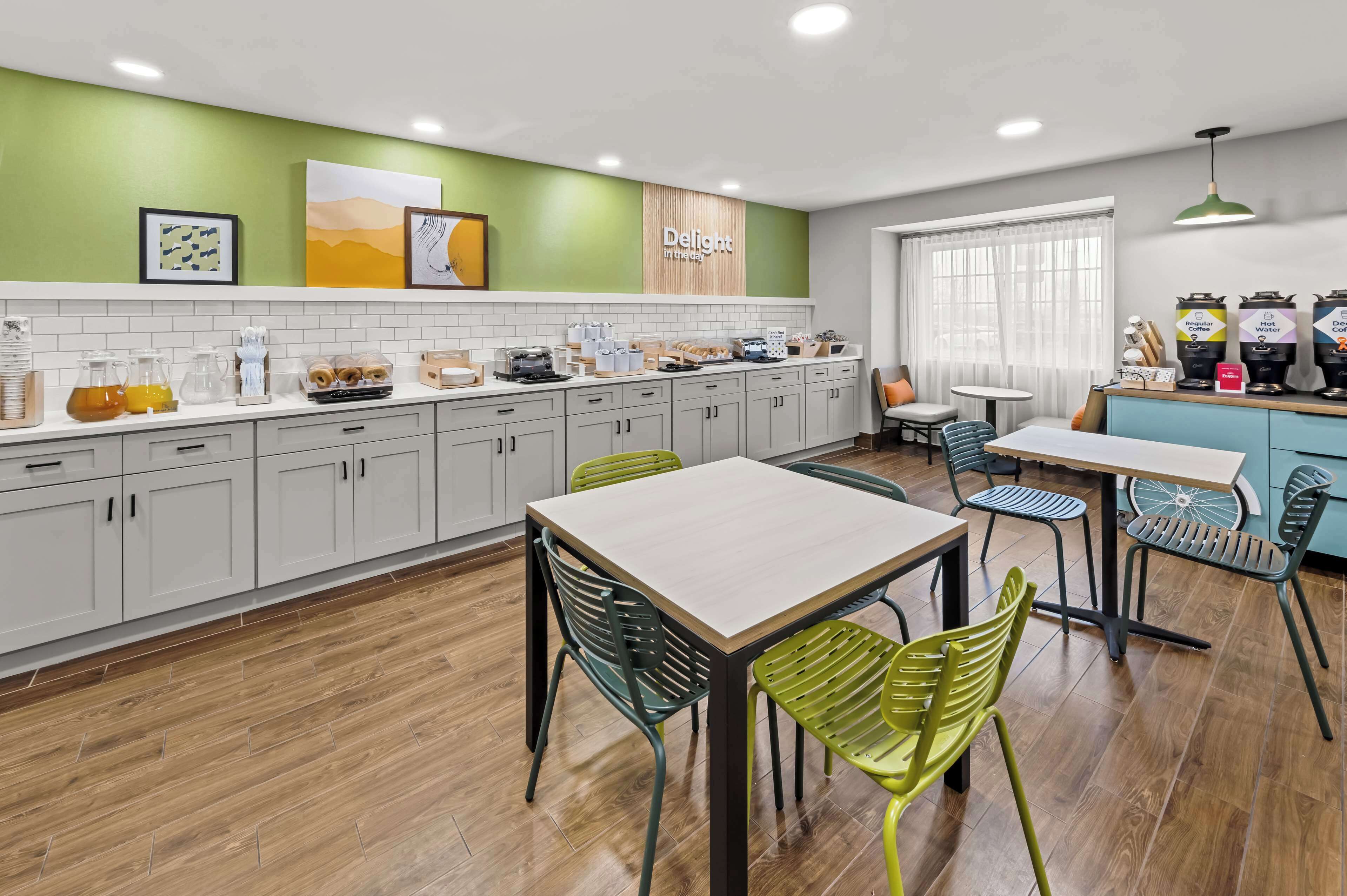 free daily continental breakfast