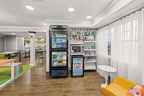 Snack bar - Spark by Hilton Sterling Dulles Airport (Sterling)