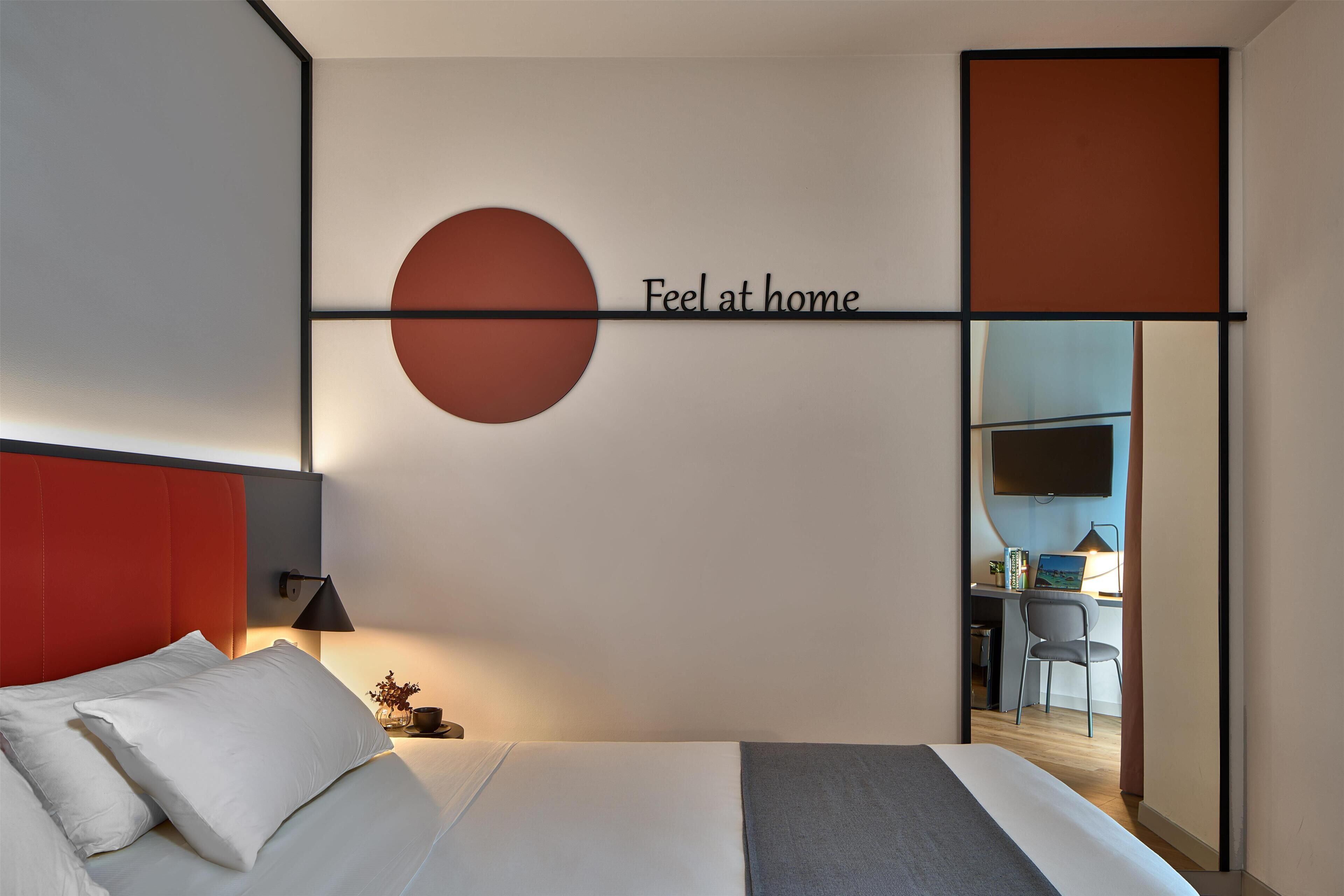 Superior Room, 1 King Bed, Non Smoking, Balcony (Converts to 2 Twin Beds) | Down duvets, memory-foam beds, minibar, in-room safe