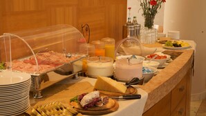 A breakfast buffet with various food items, including meats, cheeses, and fruits, in a hotel setting. - Best Western Hotel Fiera Verona (Verona)
