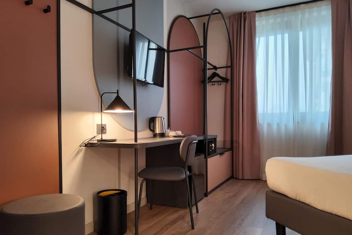 Comfort Room, 1 King Bed, Non Smoking (Converts to 2 Twin Beds)