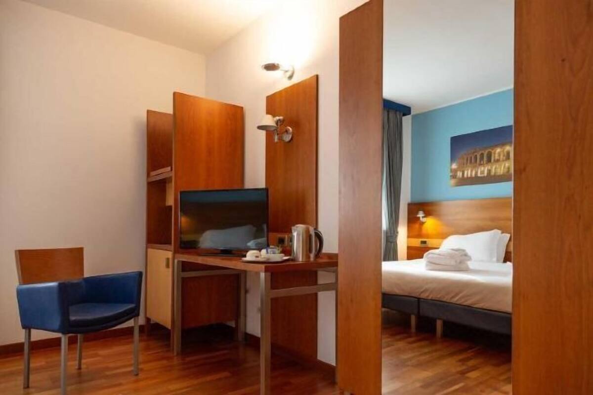 Daunenbettdecken, Betten mit Memory-Foam-Matratzen, Minibar, Zimmersafe