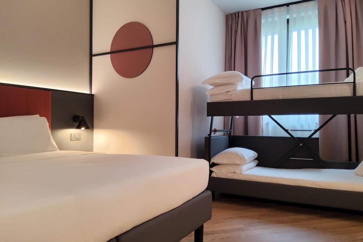 Comfort Room, 1 King Bed, Non Smoking (Converts to 2 Twin Beds)