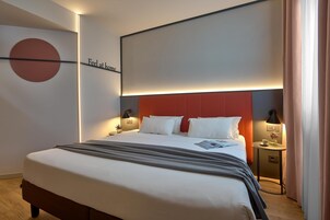 Camera Superior, 1 letto king, non fumatori, balcone (Converts to 2 Twin Beds) | Copriletto in piuma, materassi in memory foam, minibar