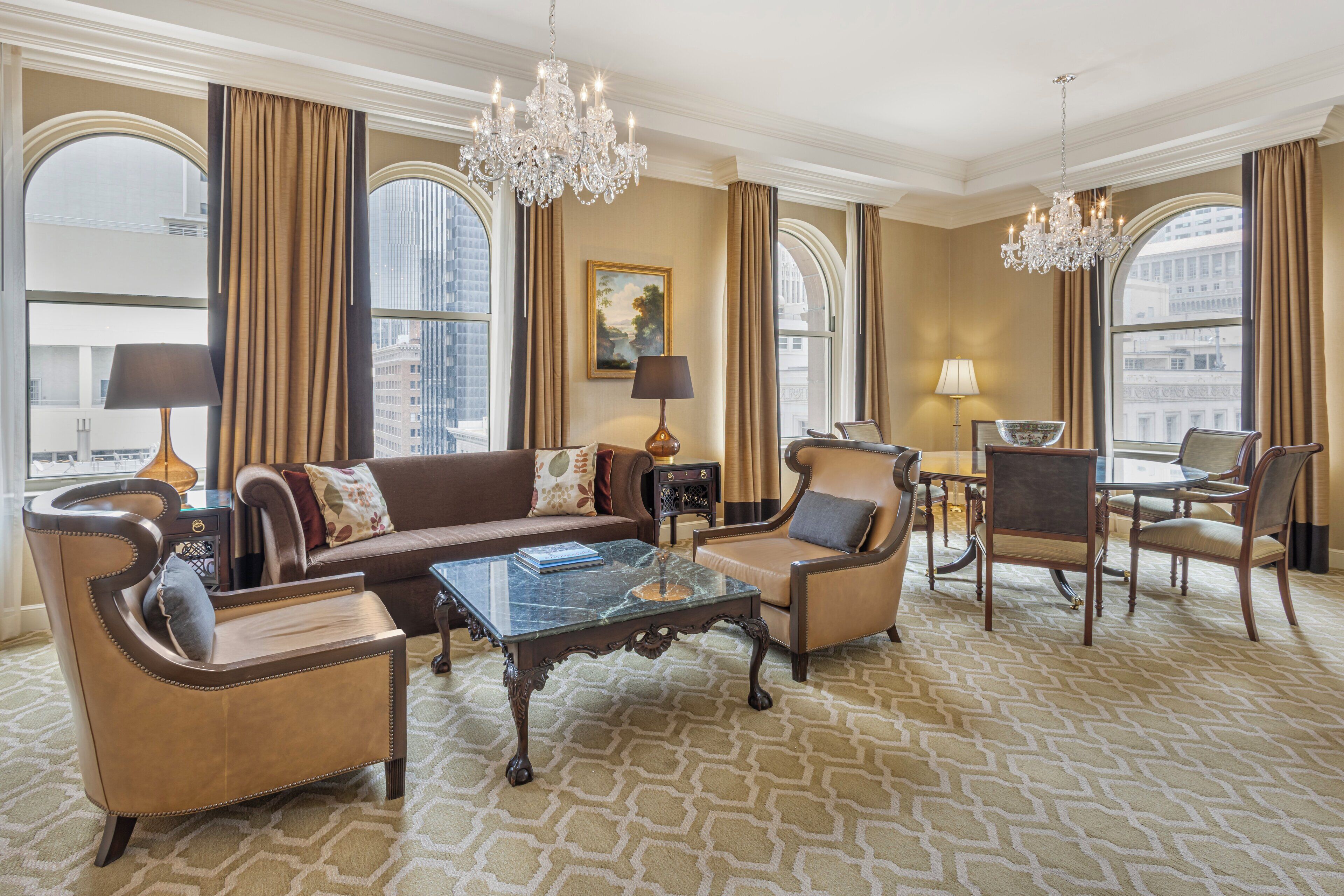 En 49-tommers LED-TV med kabel-kanaler samt TV og filmkjøp