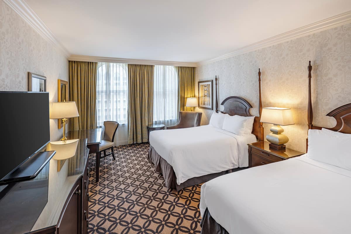 1 bedroom, Egyptian cotton sheets, premium bedding, down comforters