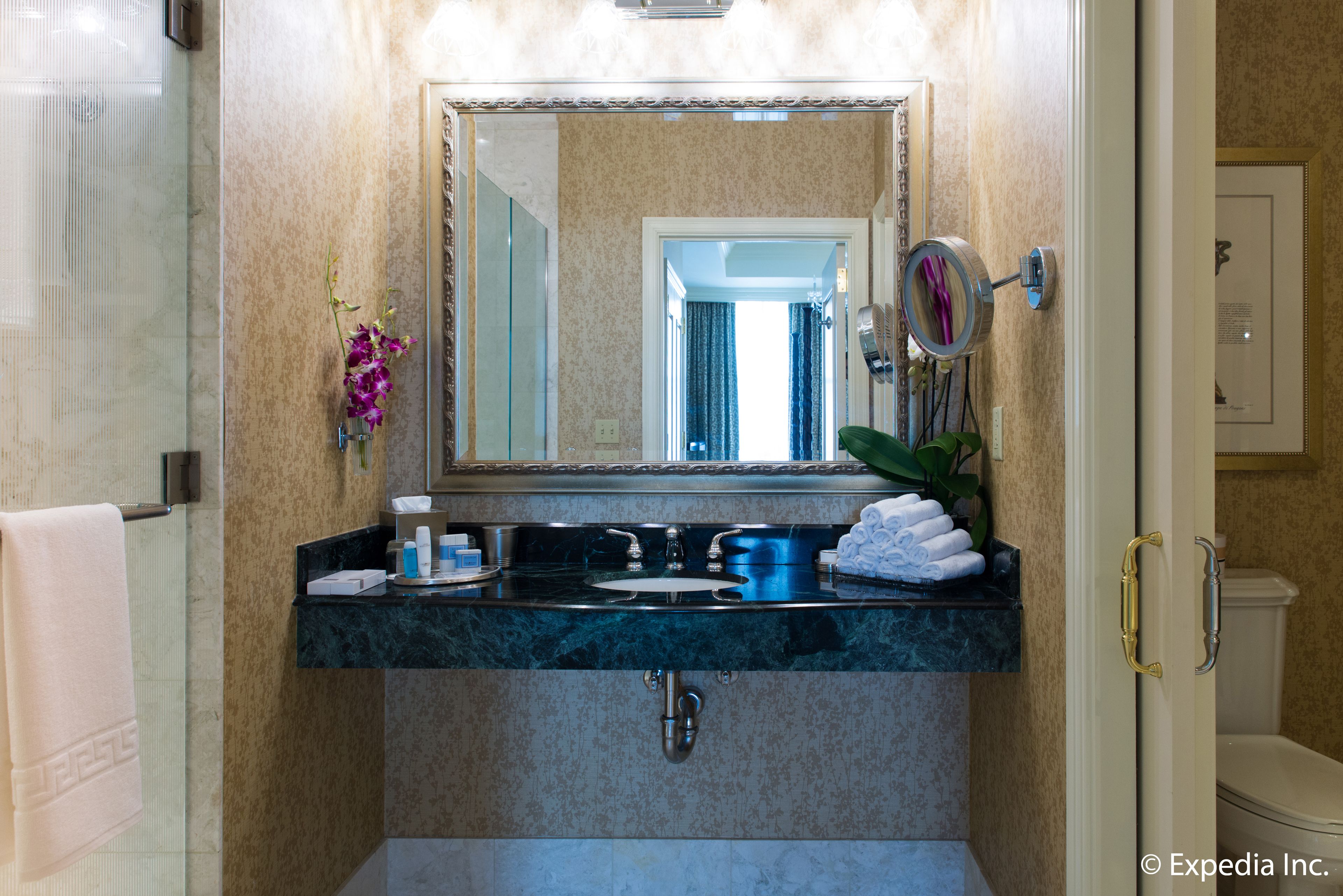 Suite, 1 très grand lit (California) | Salle de bain