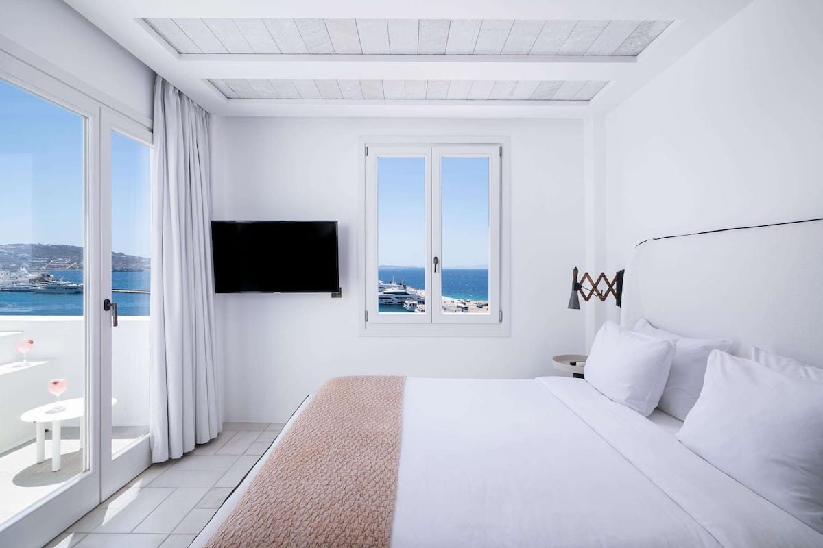 Premium Suite With Outdoor Jet Tub Sea View | Minibar, in-room safe, individually decorated, individually furnished