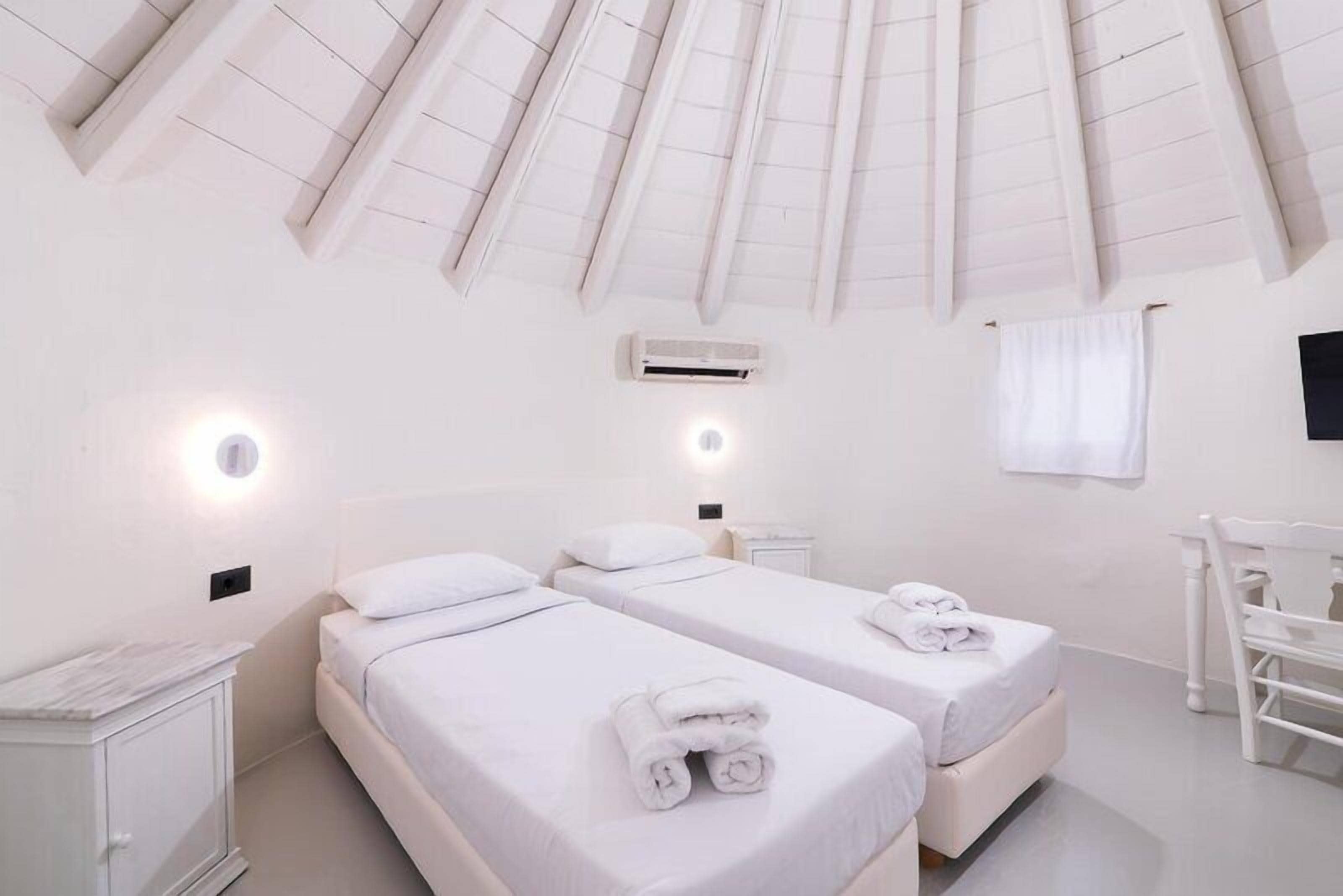 Traditional Windmill sea view | Minibar, in-room safe, blackout drapes, soundproofing