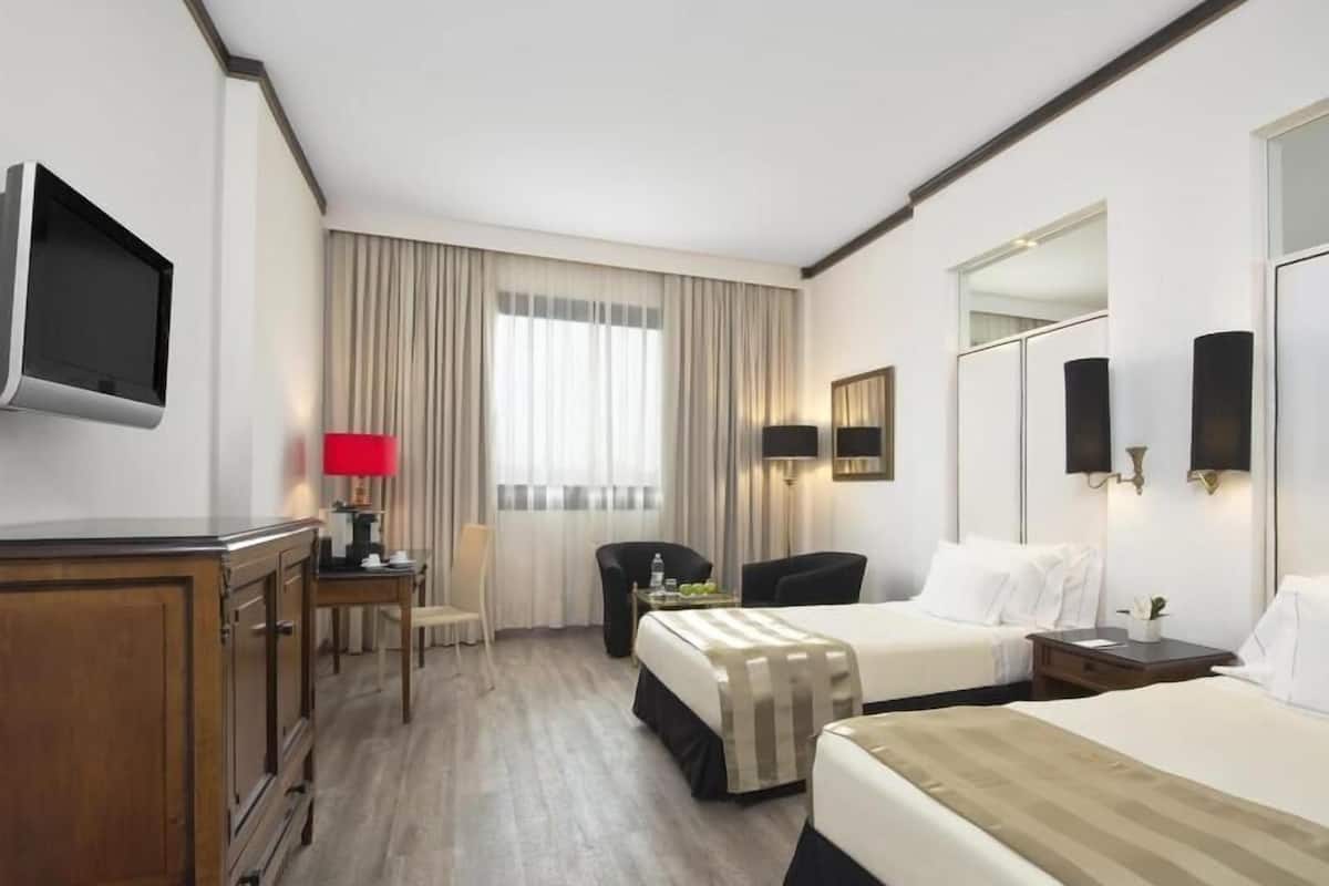 Down comforters, pillowtop beds, minibar, in-room safe