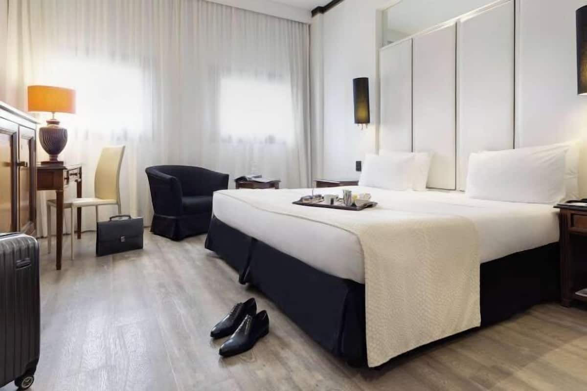 1 habitación, edredón, camas con pillow-top y minibar