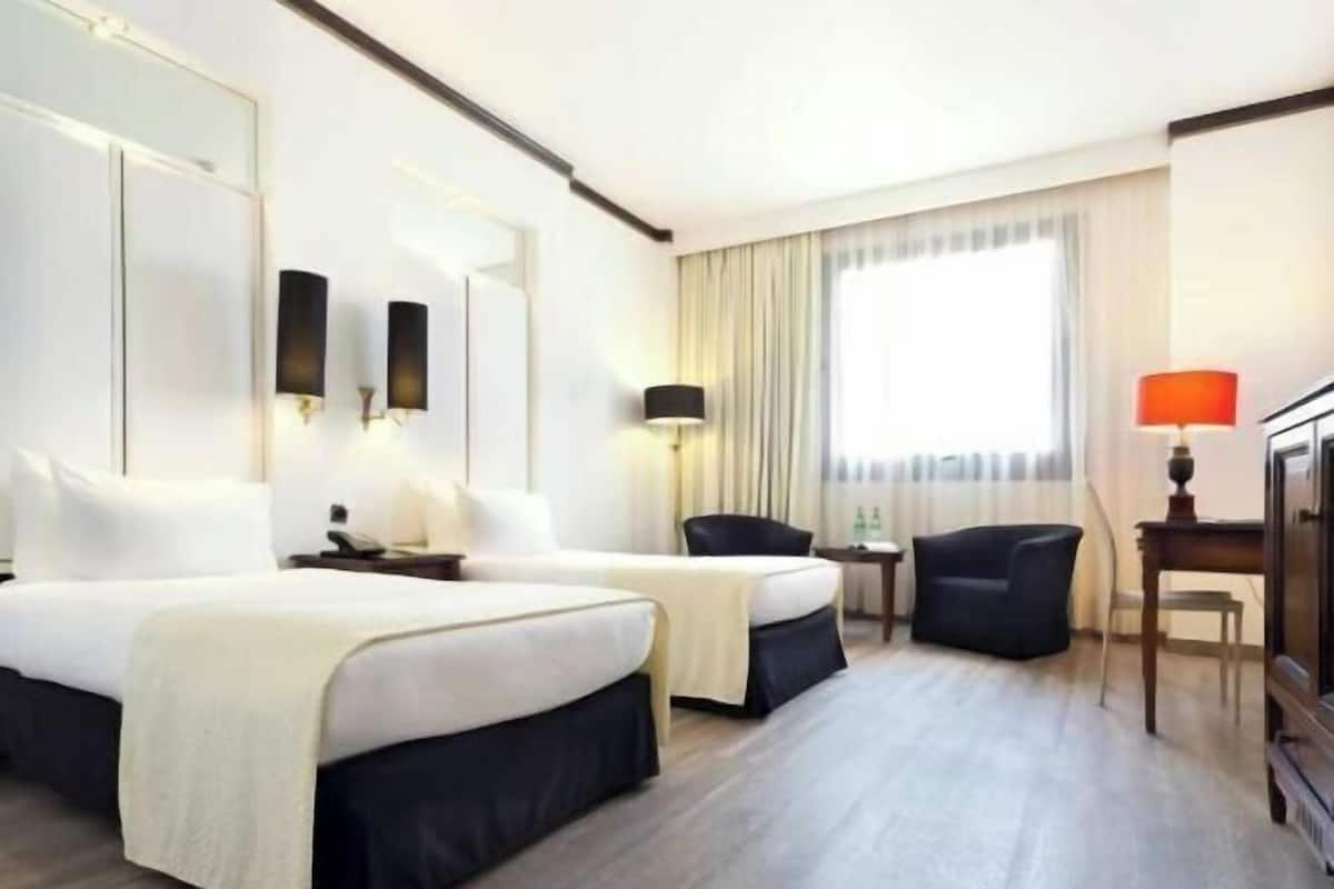 1 habitación, edredón, camas con pillow-top y minibar