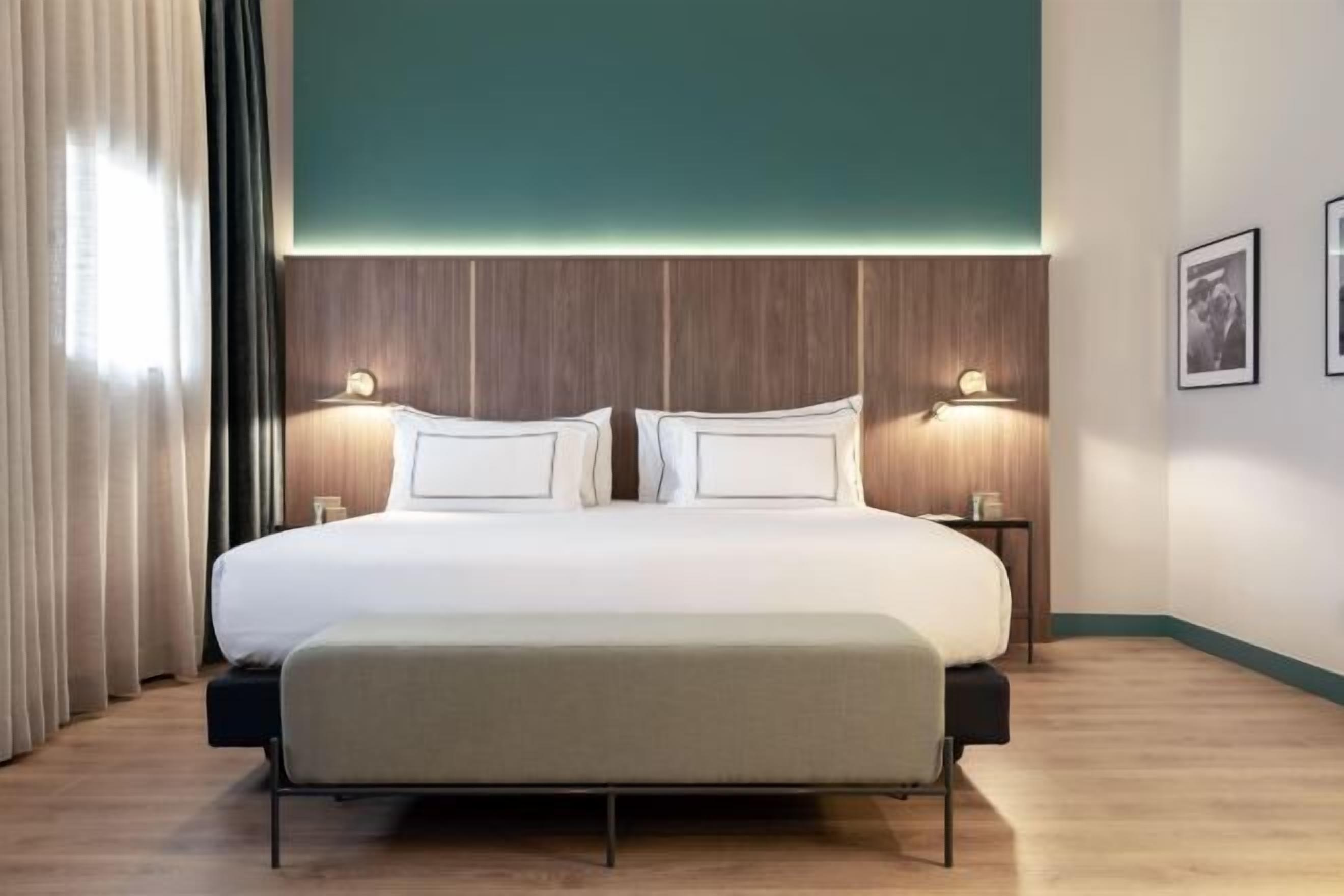 Down comforters, pillowtop beds, minibar, in-room safe