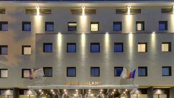 Fassade der Unterkunft – Abend/Nacht