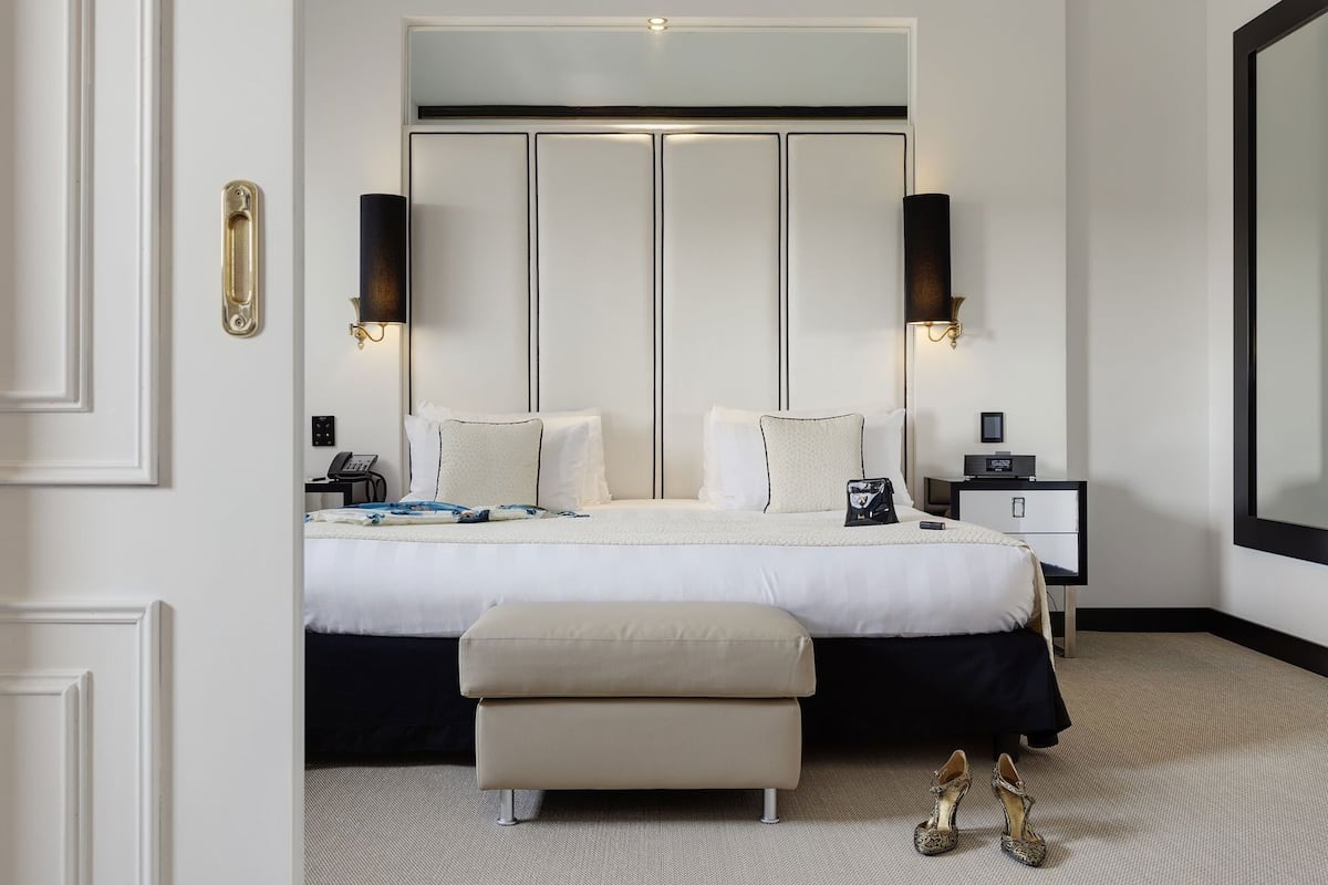 Down comforters, pillowtop beds, minibar, in-room safe