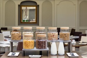 Se ofrece un desayuno bufé todos los días (por un coste adicional)