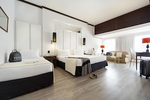 Premium-Dreibettzimmer (3 AD) | Daunenbettdecken, Pillowtop-Betten, Minibar, Zimmersafe