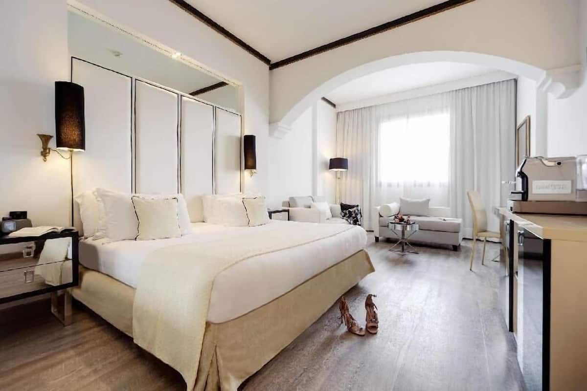 Down comforters, pillowtop beds, minibar, in-room safe