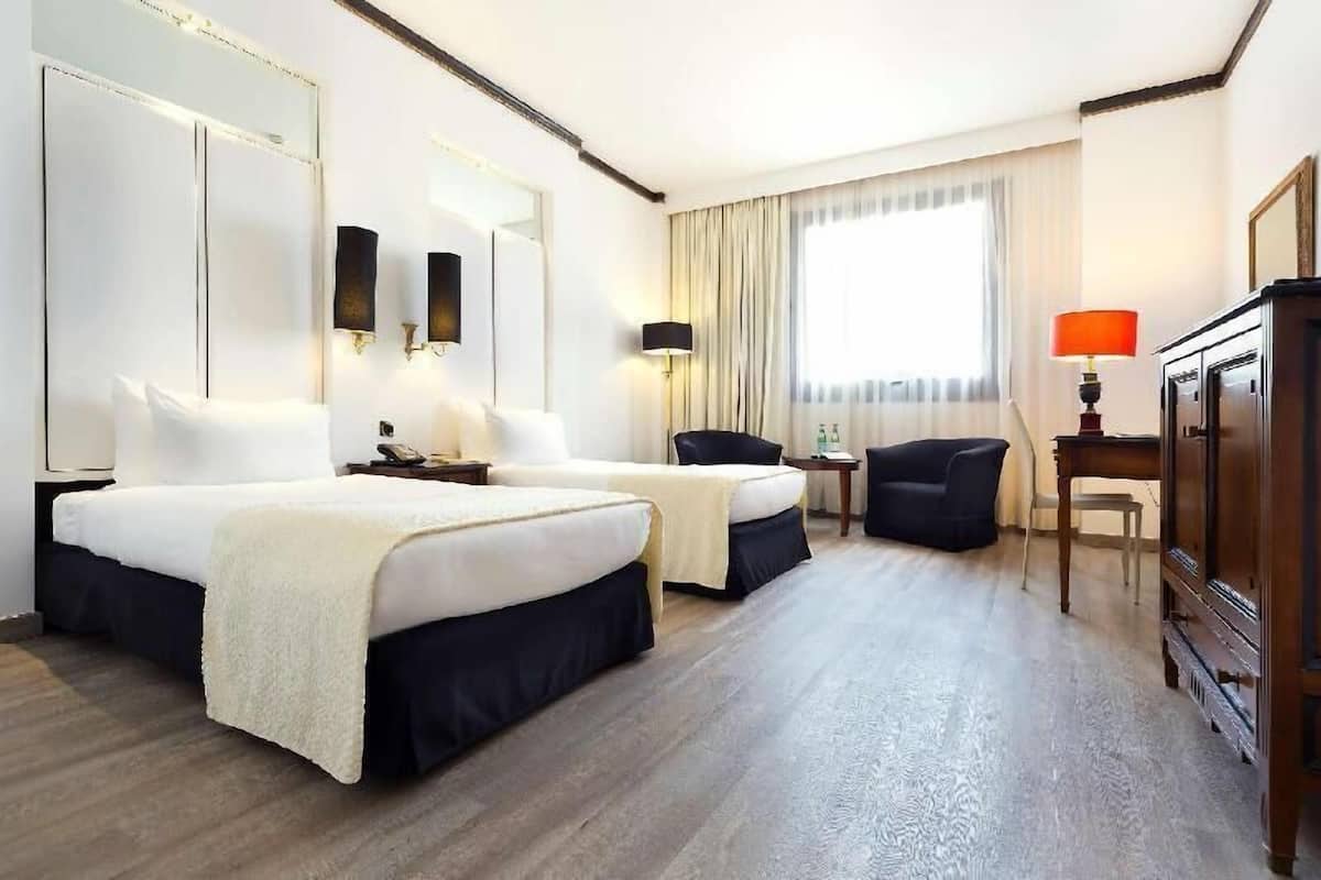 Down comforters, pillowtop beds, minibar, in-room safe