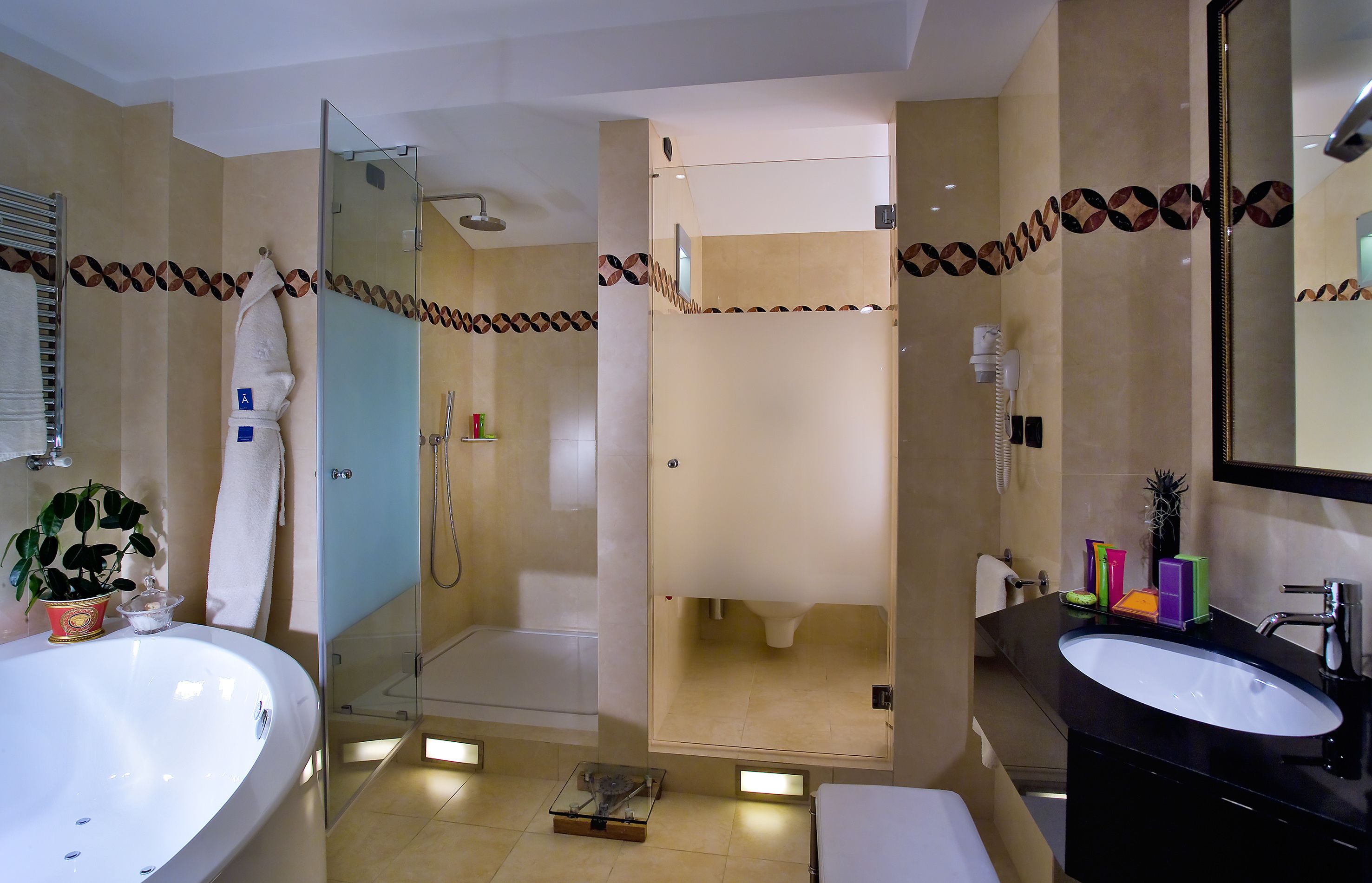 the level ambassador suite and lounge access | bathroom | combined shower/bathtub, deep-soaking bathtub, designer toiletries