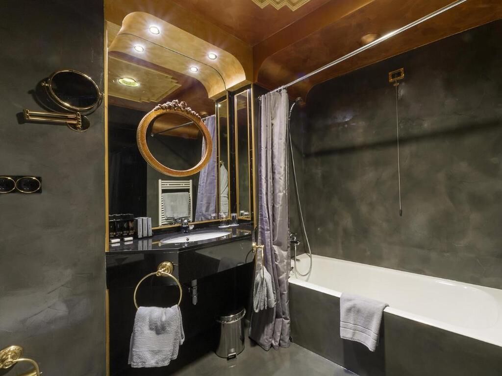 Bathroom | Combined shower/tub, deep soaking tub, designer toiletries, hair dryer