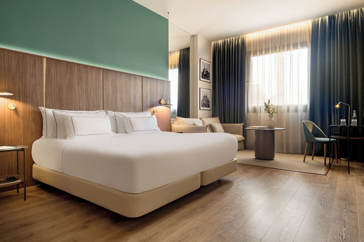 The Level Room and Lounge Access | Couette en duvet d'oie, surmatelas, minibar