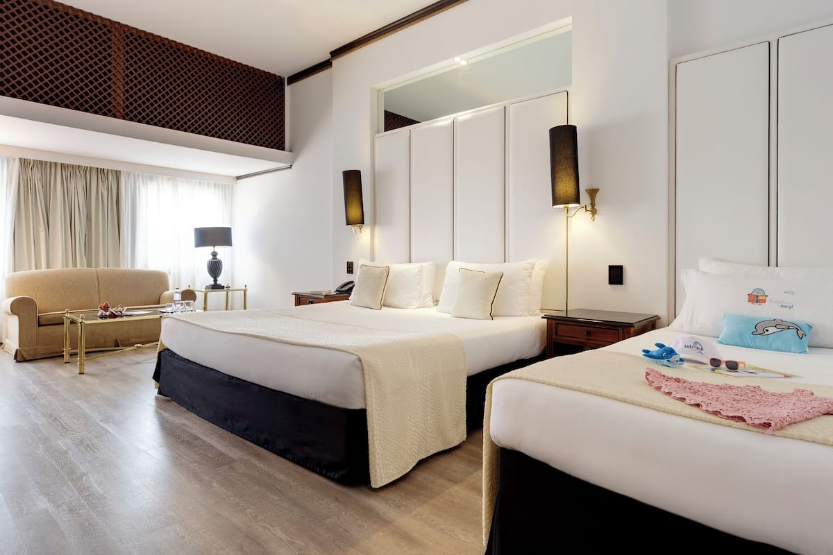 1 habitación, edredón, camas con pillow-top y minibar