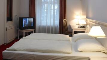 Standard Double Room | Desk, free WiFi, bed sheets