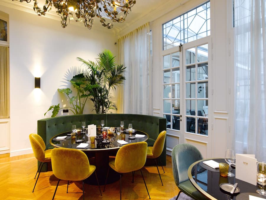 HĂ€r finns 2 restauranger som serverar lunch.