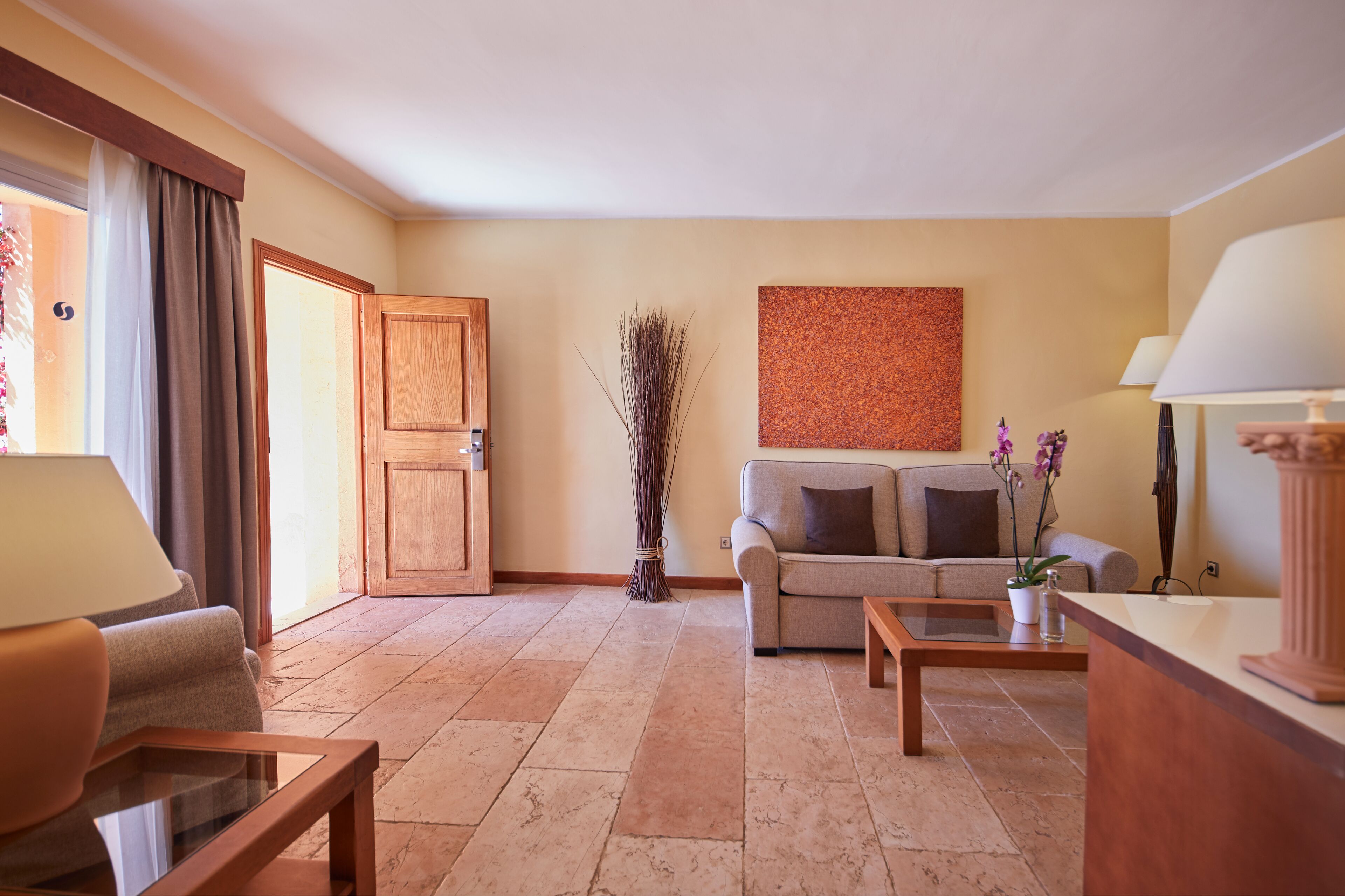 garden, balibed suite | living room | flat-screen tv