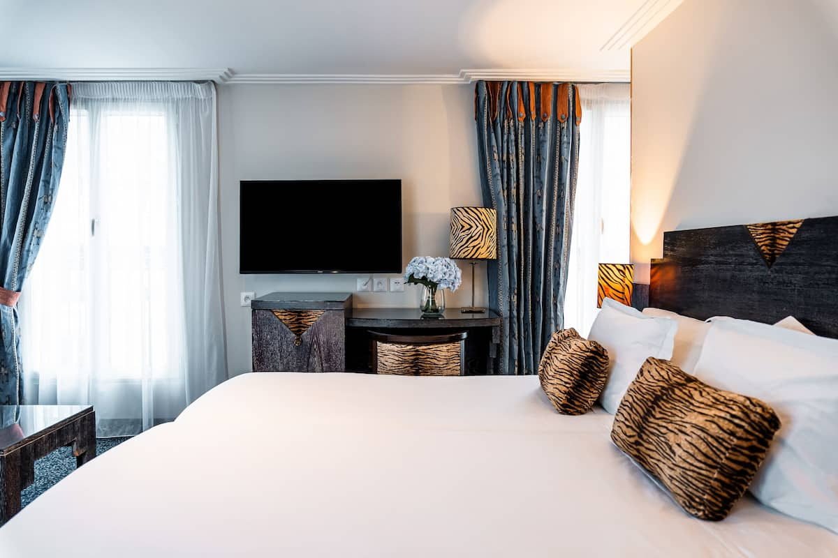 Triple Room | Premium bedding, minibar, in-room safe, desk