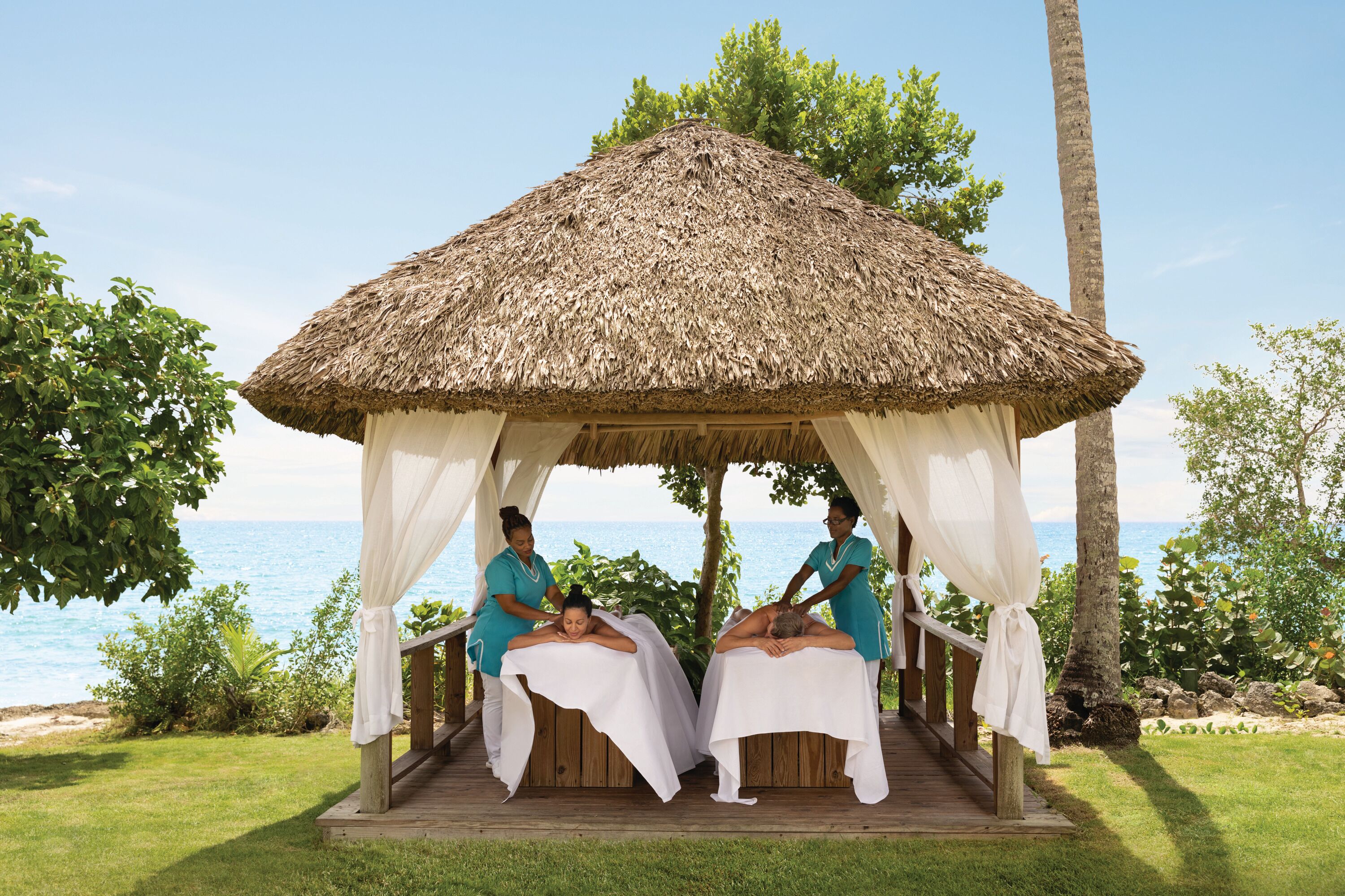 Espace de soins pour les couples, sauna, bain à remous, soins corporels